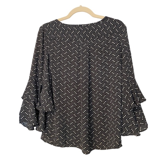 Banana Republic Tops - EUC flowy embellished sleeves Banana Republic black and white blouse. Size smal